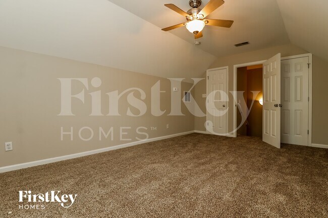 Building Photo - 9661 Pebble Creek Blvd
