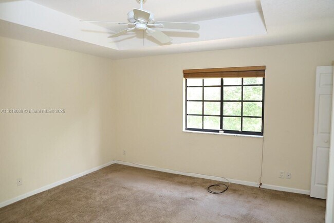 Building Photo - 3899 Tree Top Dr
