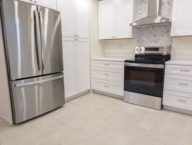 Building Photo - 1002 S 12th St