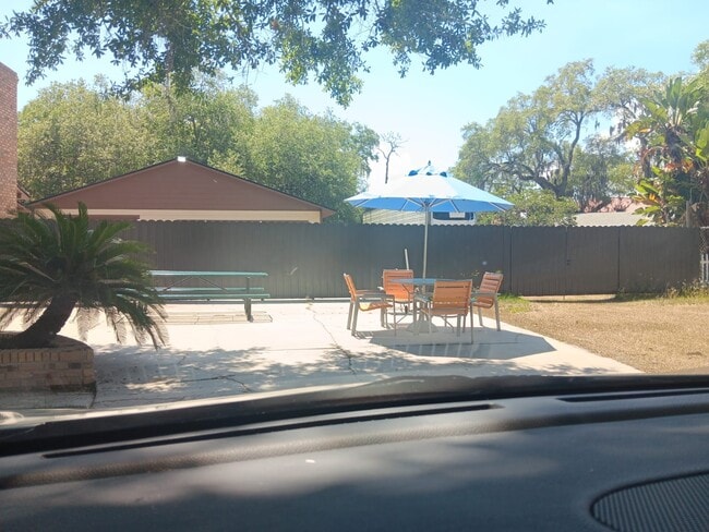 Building Photo - 3071 Simpson Rd