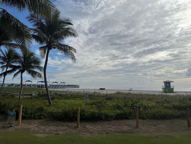 Building Photo - 2840 NE 14th Street Causeway