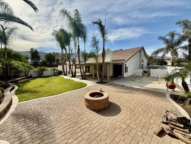 Building Photo - Nice Single Story Home