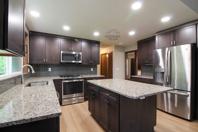 Building Photo - 3 Bed/2.5 Bath House in Pasco Near the River!