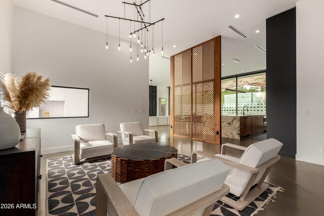 Building Photo - 4905 E White Gates Dr