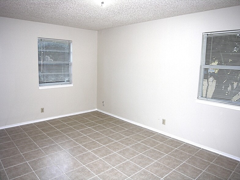 Building Photo - 21513 Coyote Trl