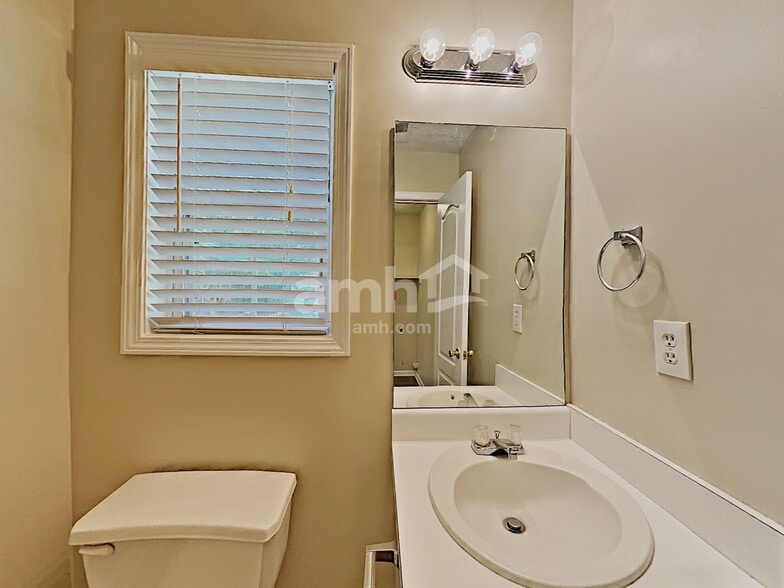 Building Photo - 32 Alston Ln SW