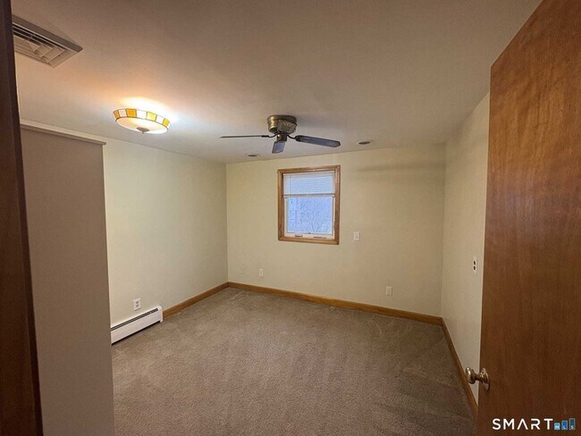 Building Photo - 16 Raymond Rd