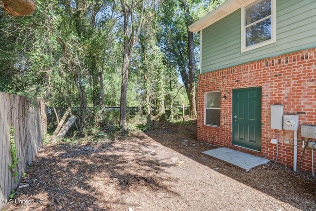 Building Photo - 233 Milray Ln