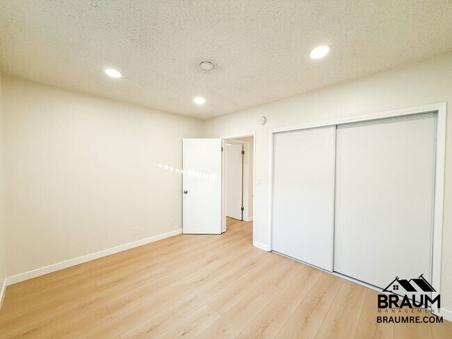 Building Photo - 13115 Oxnard St