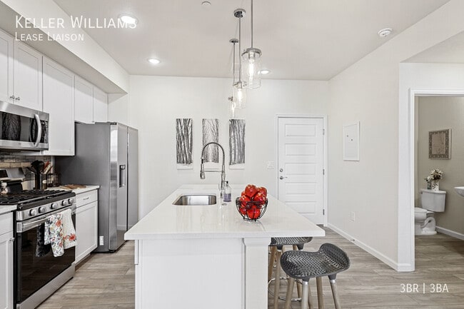 Building Photo - 1539 Spring Water Pt