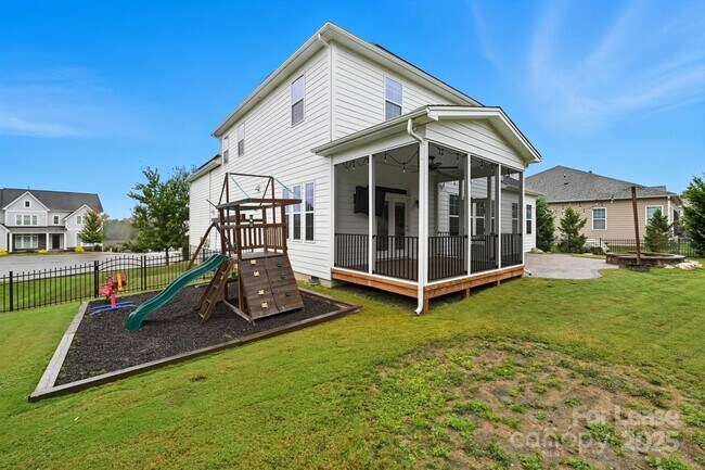 Building Photo - 425 Cassia Ct