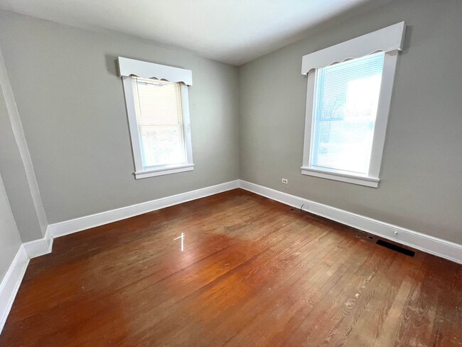 Building Photo - Newly Renovated 3 Bedroom Home in Lawrence...