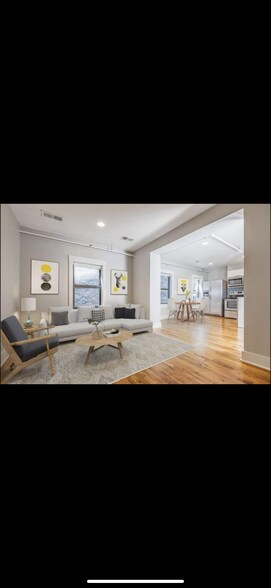 Building Photo - 13 W 15th St