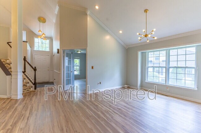 Building Photo - 2404 Buckingham Cir