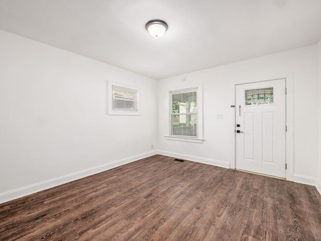 Building Photo - 1359 N 6th St