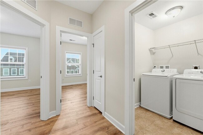 Building Photo - 335 Osona Ln