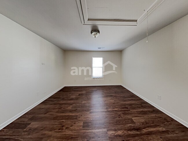 Building Photo - 2311 Foxy Dr