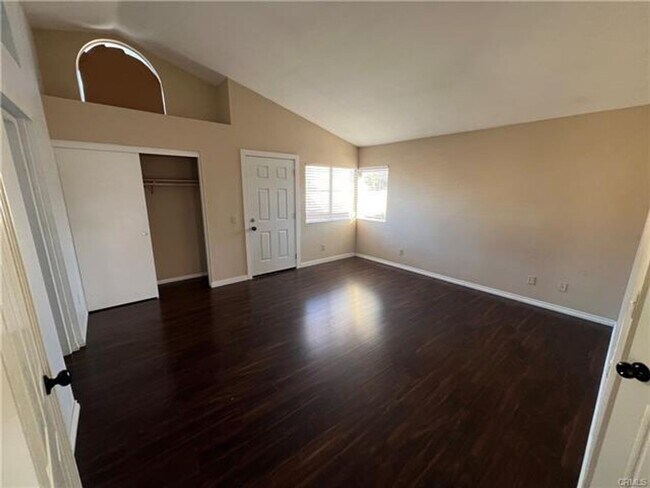 Building Photo - Beautifully Menifee Home with Three-Car Ga...