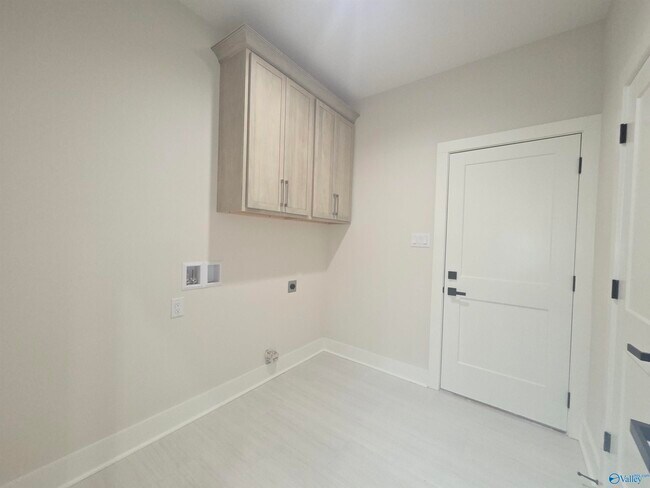 Building Photo - 2909 9th Ave SW