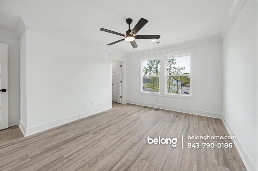 Building Photo - 2014 Comstock Ave