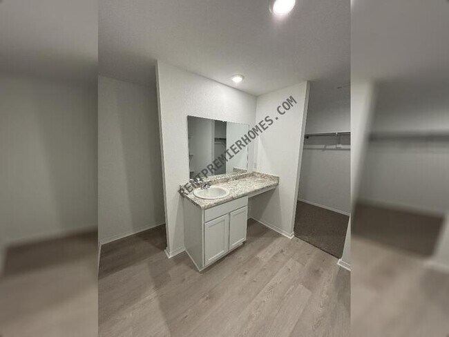 Building Photo - 310 Sarah Alyse Ln