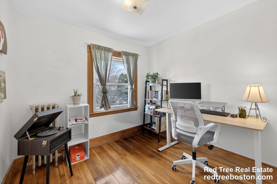 Building Photo - 27 S Crescent Circuit