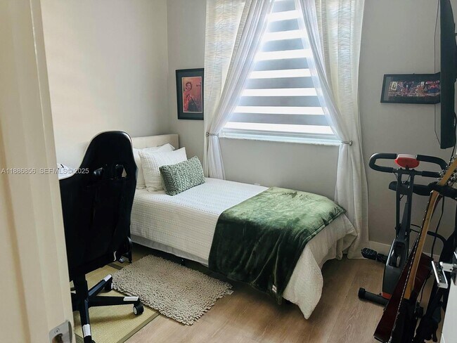 Building Photo - 11500 NW 60th Terrace