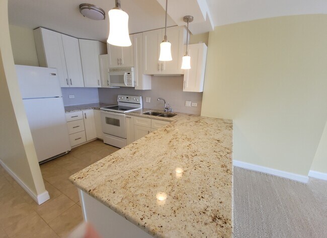 Building Photo - 5415 N Sheridan Rd