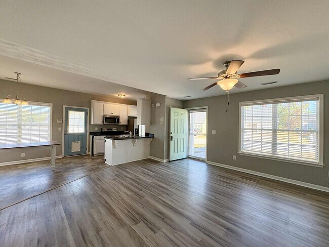 Building Photo - Move-In Ready 2 Bedroom, One Story Home – Convenience Meets Comfort!