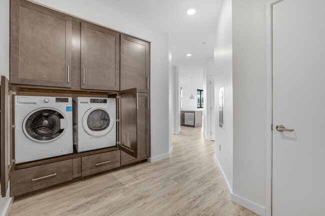 Building Photo - 19 Day St