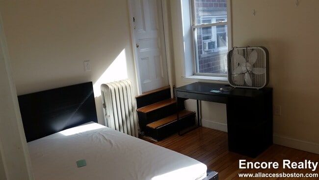 Building Photo - 60 Egmont St