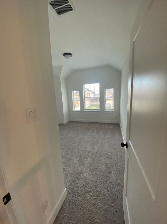 Building Photo - 31323 Balsam Hawk Ln