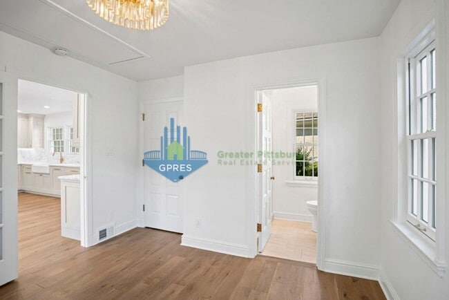 Building Photo - Elegant Fox Chapel 4-Bedroom, 3.5-Bath Home