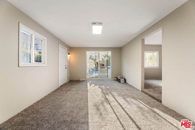 Building Photo - 1112 S Highland Ave