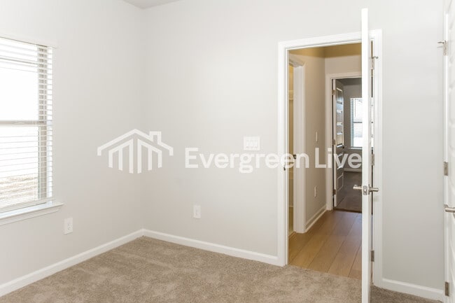 Building Photo - 14695 Mountain Strm Dr