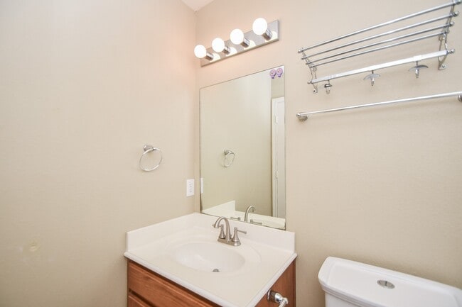 Building Photo - 16843 Mammoth Springs Dr