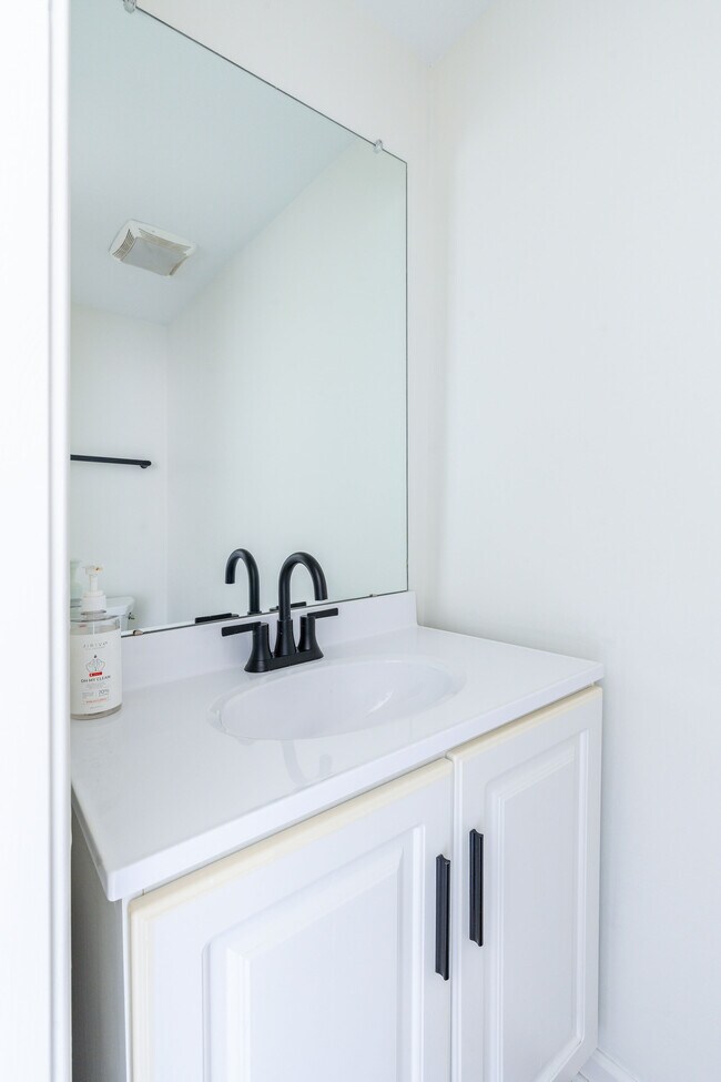 Building Photo - 2112 Sigel St