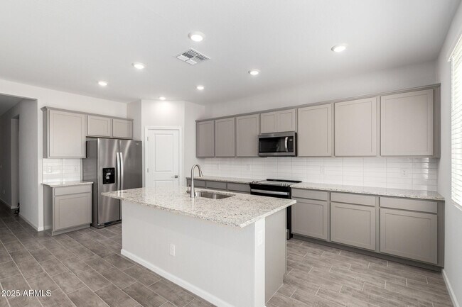 Building Photo - 18207 W Daley Ln