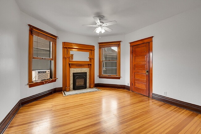 Building Photo - $1,475, 1 bed, 1 bath located in Denver