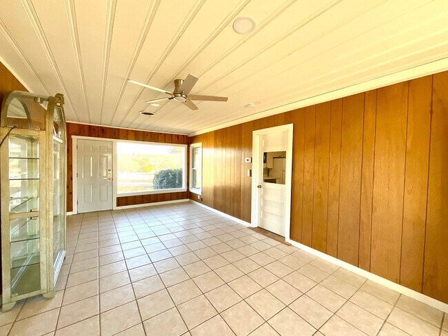 Building Photo - **APPLICATION RECEIVED**  Charming Home on 2 Acres Outside Burnet – Wood Floors, Bonus Room & Ani...