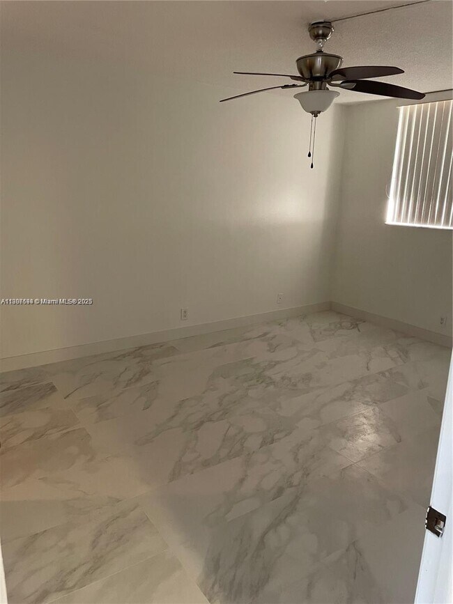 Building Photo - 9420 Poinciana Pl