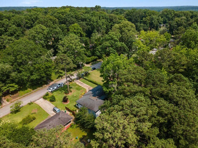 Building Photo - Charming 1950's Ranch w/ Modern Upgrades a...