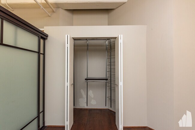 Building Photo - 124 W Polk St