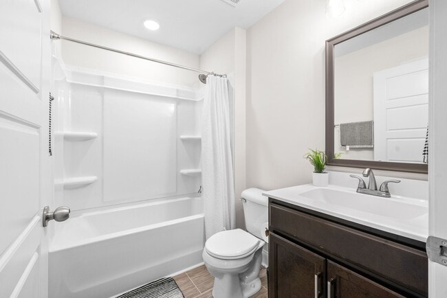 Building Photo - 525 Bloomington Trce