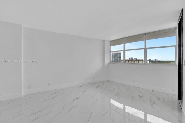 Building Photo - 100 Golden Isles Dr