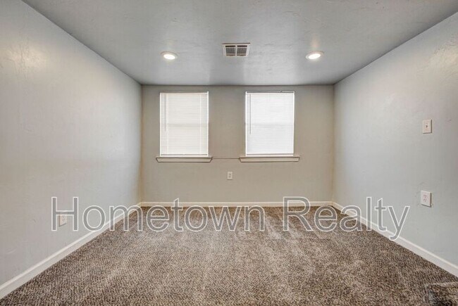 Building Photo - 3200 SW 38th St