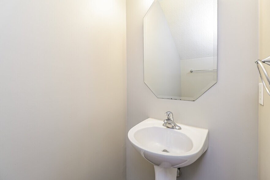 Building Photo - 810 Mattox Ct