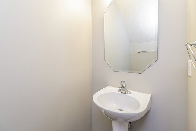 Building Photo - 810 Mattox Ct