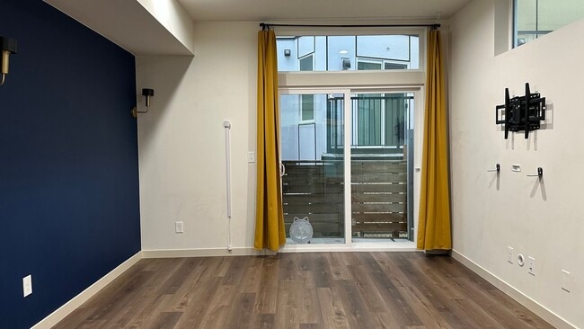 Building Photo - 1803 20th Ave