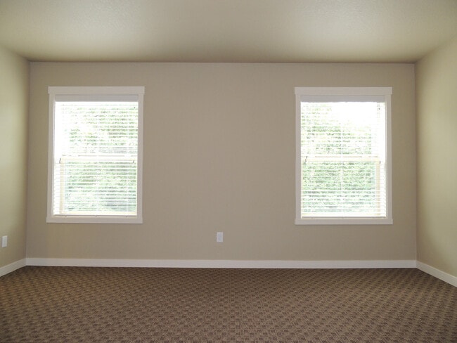 Building Photo - Modern Hawks Prairie Townhome